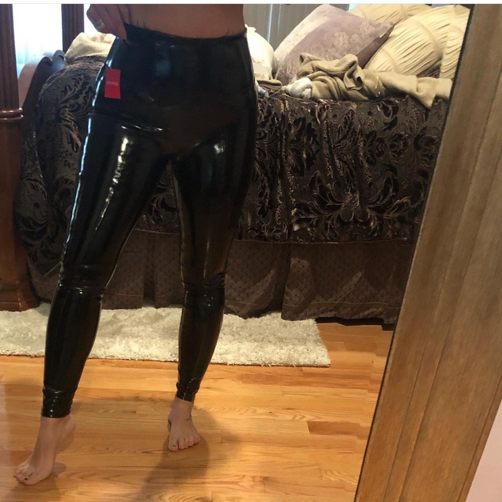 💥FLASH SALEFaux Patent Leather Leggings 🔥
